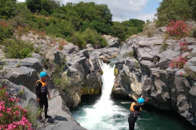 Motta Camastra: Alcantara Fluss Sprung und Canyoning Abenteuer