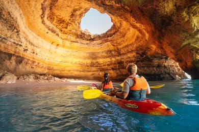Algarve: Experiencia en Kayak en la Cueva Marina de Benagil al Amanecer o al Atardecer