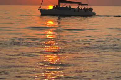 Heraklion: Dia Island Sunset Boat Tour med middag