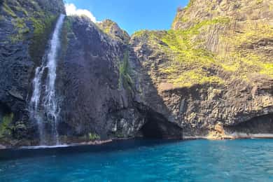 Santa Cruz das Flores: East Coast Exploration and Snorkeling