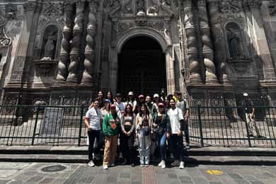 Quito: Historic Center Tour with Chocolate Experience