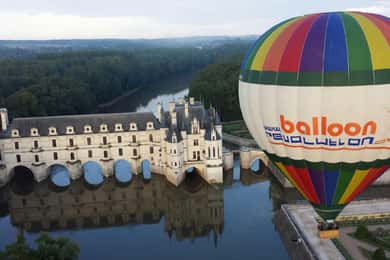 Amboise-i hőlégballonozás naplementében a Loire-völgy felett