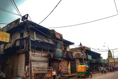 New Delhi: Slum Walking Tour with Chapati Factory Visit