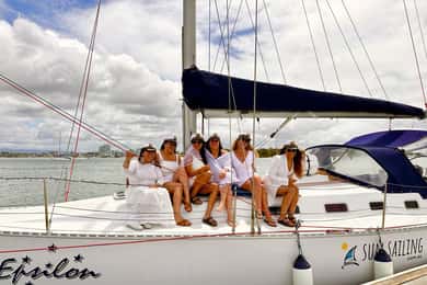 Gold Coast: Midday Sailing Cruise incl food & drinks
