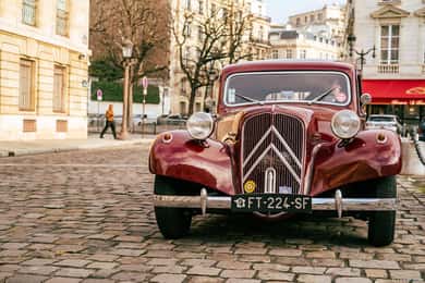 Paris - privat guidad stadstur Privat guidad stadsvandring i en Traction Avant eller DS 21