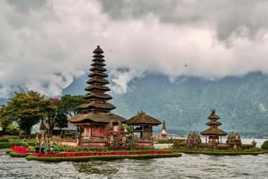 Bali: Full Day Tanah Lot, Handara Gate, Ulun Danu Beratan
