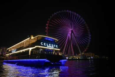 Dubai Marina: Luxuriöse Dinner-Kreuzfahrt – Live-Show, offene Bar und DJ
