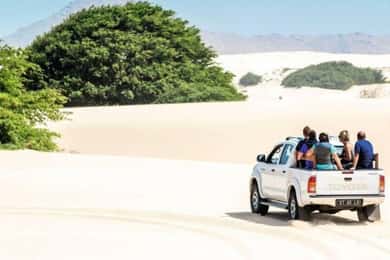 Boavista: Praia de Santa Mônica, Gruta da Varandinha, Dunas de areia