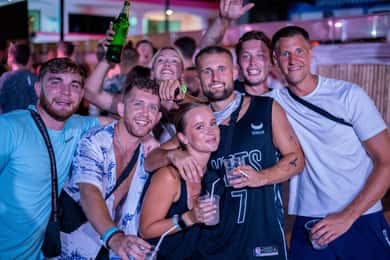 Ao Nang: Guidet barcrawl med shots og en T-shirt