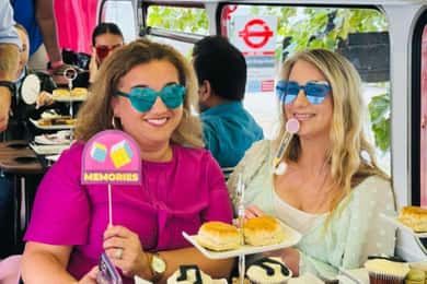 Londres: Autocarro de chá da tarde "Here We Go Again