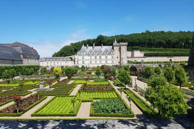 Tours: Chateaux Azay-le-Rideau and Villandry Morning Tour