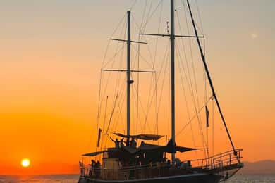 Sunset Dinner Cruise: Swim Stop, Drinks & Onboard Dining