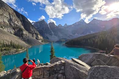 Calgary: Shuttle to Moraine Lake and Lake Louise