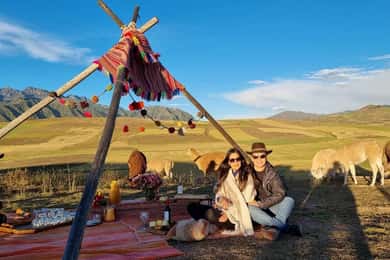 Cusco: Private picnic with view of the Sacred Valley, llamas and Maras & Moray