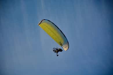 Na południe od Paryża: Paramotorowy lot odkrywczy