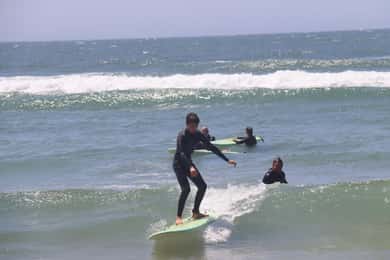 Okira 2 Adventure, surf lessons