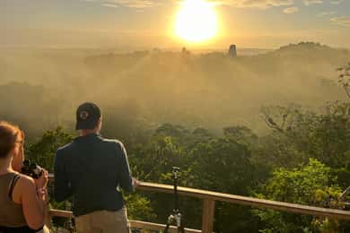 Tikal-zonsopgang, archeologische focus en spotten van dieren in het wild