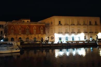 Siracusa Tour: Ortigia by Night in English