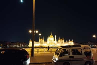 Tour privato delle luci notturne di Budapest in furgoncino retrò e con telescopio