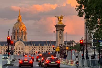 Hop On Paris: City Highlights Tour in a comfortable Minivan