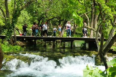 Split: Krka watervallen met boottocht, wijn en olijfolie