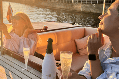 Riga: Private Bootstour mit Sekt