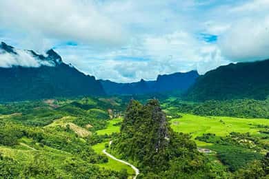 Vang Vieng: Escalada y globo aerostático (salida desde Vientiane)