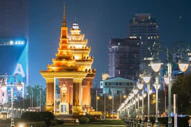 Phnom Penh: 9 Exciting Spots Evening Tuk-Tuk Tour