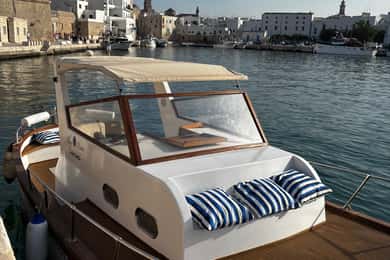 Wooden Gozzo Tour with Aperitif Towards the Beautiful Coast of Polignano