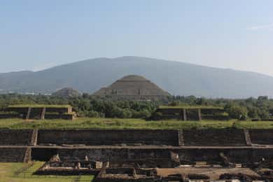 Mexico City: Visit Teotihuacan with early access.