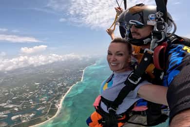 Freeport: Skydiving nad Bahamami