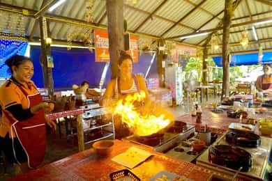 Krabi: Madlavningskursus på Thai Charm Cooking School med måltid