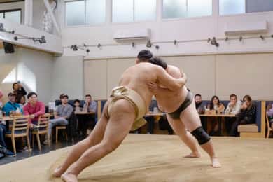 Tokyo: Sumo Güreşçilerine Meydan Okuyun ve Yemeğin Tadını Çıkarın