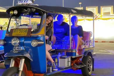 Bangkok Tuk-Tuk by Night avec repas de cuisine de rue dans le quartier chinois