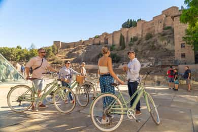 Málaga: Byens høydepunkter Guidet tur på vintage sykkel