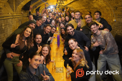 Budapest: tour guiado por pubs ruinosos con juegos y 6 chupitos