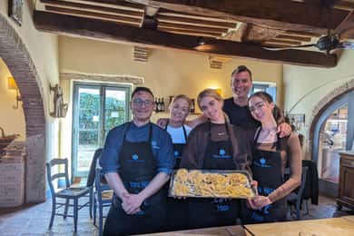 Pienza: Tuscan Cooking Class of Homemade Pastas and Cantucci