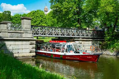 Stockholm: Königliche Brücken & Kanal Bootstour mit Audioguide