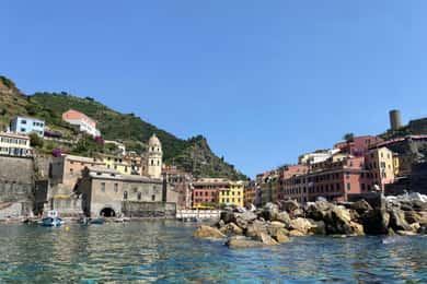 Manarola: Cinque Terre Boat Tour with Aperitif