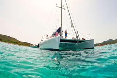 De Olbia: Passeio de catamarã em Tavolara ou Cala Moresca