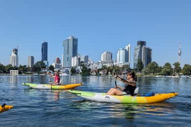 Vienna: Guided Kayaking Tour