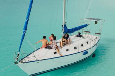 Tour in barca a vela della laguna di Bacalar con open bar e pranzo messicano