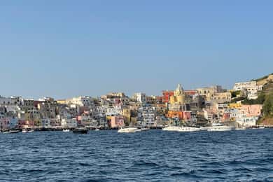 Naples : Ischia et Procida : visite privée d'une jounée en bateau