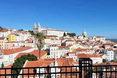 Lisboa: Tuk Tuk ride in Alfama & pick-up you at the hotel.