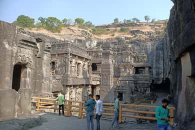 From Aurangabad: Ajanta & Ellora Day Tour with All Inclusion