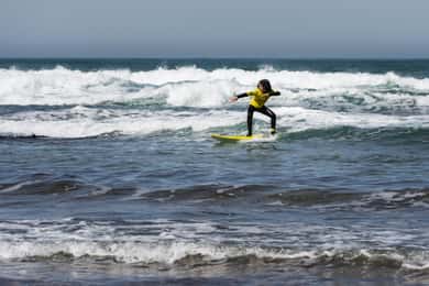 Ericeira: Surf School Experience & Equipment Rental