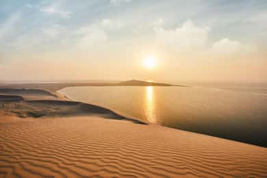 Doha:Sunrise or Sunset Desert Safari Tour with Sand Boarding