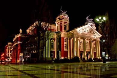 Sofia bei Nacht: Panoramastadtführung und Folklore-Dinner