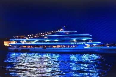 Istanbul: Abendliche Bosporus-Dinner-Kreuzfahrt mit Bauchtanz