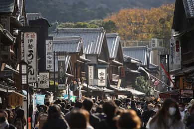 Tour to recreate the Ise pilgrimage of the Edo (1600s A.D.)